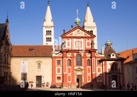 La basilique Saint George dans le château de Prague, Prague, République Tchèque Banque D'Images