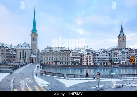 Vieille ville de Zurich, vue sur la rivière Banque D'Images