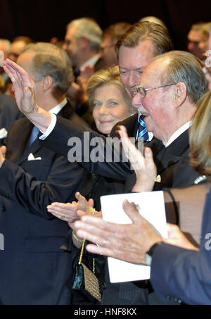 20110105 LUXEMBOURG, LUXEMBOURG : de L. à R. Luxembourg Grand-duc Henri, Grand-duc Jean de Luxembourg après le concert pour le 90 anniversaire de Luxemb Banque D'Images