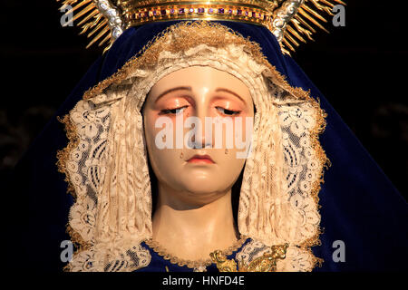 Détail d'une Vierge Marie sur le dessus du flotteur du Convento de Carmelitas Descalzas (Nazareno) à Grenade, Espagne Banque D'Images