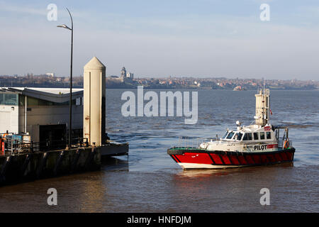 Bateau pilote de Liverpool dans l'pierhead Mersey Docks de Liverpool uk Banque D'Images