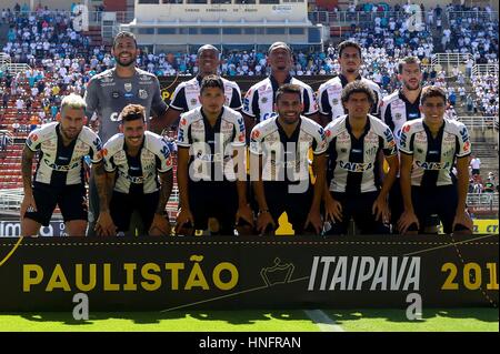 Sao Paulo, Brésil. 12 Février, 2017. SÃO PAULO, SP - 12.02.2017 : RED BULL X BRASIL SANTOS - Équipe Santos pendant le jeu entre Red Bull Brésil vs Santos tenue au stade de Pacaembu à Sao Paulo. La comparaison n'est valable que pour le 2ème tour du Paulistão 2017 Itaipava. (Photo : Marco Galvão/Fotoarena) Crédit : Foto Arena LTDA/Alamy Live News Banque D'Images