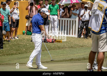 Kuala Lumpur, Malaisie. 12 févr., 2017. Fabrizio Zanotti est un golfeur professionnel, remporte le championnat de Malaisie 2017 Maybank avec prix en argent 500 000 $US et un trophée tête de lion d'argent à Kuala Lumpur. © Danny Chan/Alamy Live News. Banque D'Images