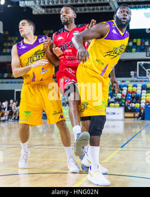 Boîte de cuivre, Londres, 12 février 2017. Les tensions exacerbées dans le BBL match de basket-ball entre l'équipe d'accueil Lions Londres et actuel leader Leicester Riders. Riders win 84-80 Crédit : Imageplotter News et Sports/Alamy Live News Banque D'Images