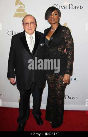 Los Angeles, CA. Feb 11, 2017. Clive Davis, Jennifer Hudson, au gala des GRAMMY Hommage aux icônes de l'industrie et honorer Debra Lee, au Beverly Hilton Hotel en Californie le 11 février 2017. Banque D'Images