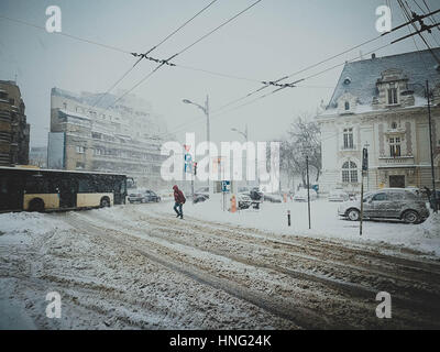 Bucharest, Bucarest, la Chine. 12 Février, 2017. La neige hits Bucarest, Roumanie en janvier 2017. Crédit : SIPA Asie/ZUMA/Alamy Fil Live News Banque D'Images