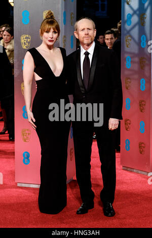 Londres, Royaume-Uni. 12 février 2017. Bryce Dallas Howard et Ron Howard arrive à l'EE British Academy Film Awards le 12/02/2017 au Royal Albert Hall, . Les personnes sur la photo : Bryce Dallas Howard, Ron Howard. Banque D'Images