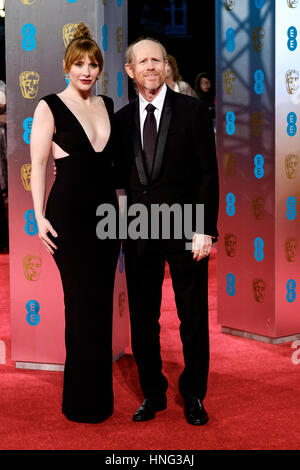 Londres, Royaume-Uni. 12 février 2017. Bryce Dallas Howard et Ron Howard arrive à l'EE British Academy Film Awards le 12/02/2017 au Royal Albert Hall, . Les personnes sur la photo : Bryce Dallas Howard, Ron Howard. Banque D'Images