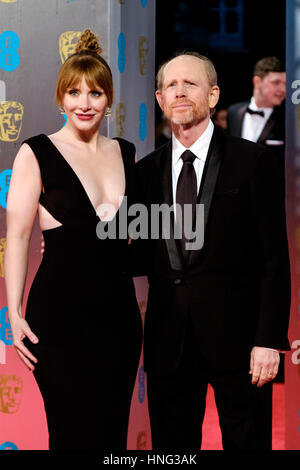 Londres, Royaume-Uni. 12 février 2017. Bryce Dallas Howard et Ron Howard arrive à l'EE British Academy Film Awards le 12/02/2017 au Royal Albert Hall, . Les personnes sur la photo : Bryce Dallas Howard, Ron Howard. Banque D'Images