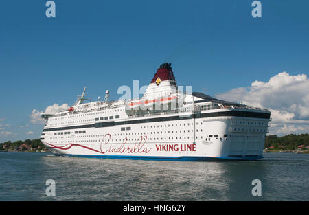 La Viking Line à Furusund cruiseferry dans l'archipel de Stockholm, Suède Banque D'Images