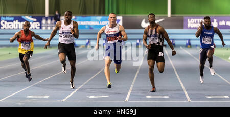 11.02.2017. EIS, Sheffield, Angleterre. Les essais de l'équipe de l'Athlétisme en 2017. Action de la mens 60 mètres demi-finale. Richard Kilty,John Otug Banque D'Images