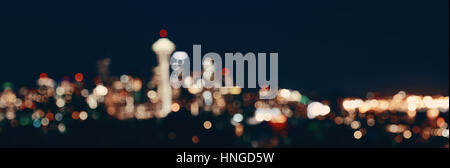 Seattle City skyline at night avec les immeubles de bureaux urbains vu de Kerry Park. Banque D'Images