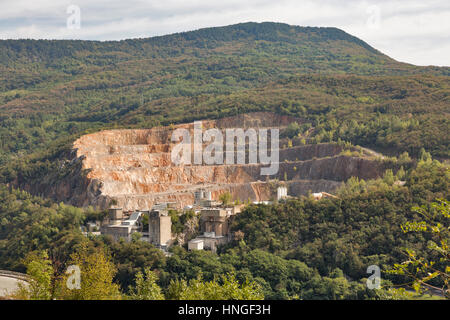 Carrière de pierre de montagne près de Bovec dans l'ouest de la Slovénie. Banque D'Images