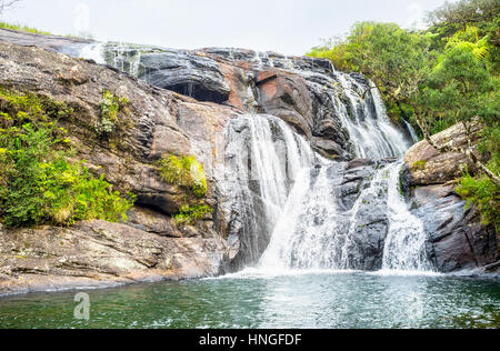 Le Baker's Falls est l'un des plus populaires attractions touristiques dans la région de Horton Plains Réserve Nationale, Sri Lanka Banque D'Images