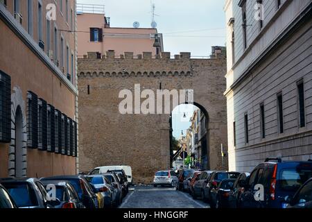 Cité du Vatican - 9 mai : Street view aux bâtiments historiques le 9 mai 2016 dans la Cité du Vatican. C'est le plus petit état du monde. Banque D'Images