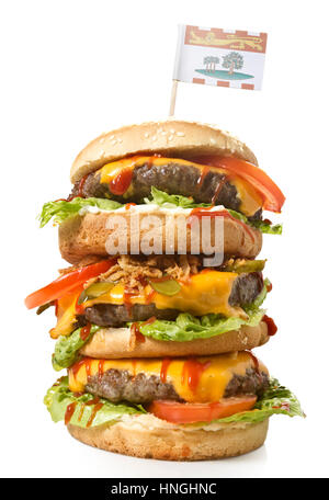 Hamburger XXL frais et savoureux avec le drapeau de l'Île du Prince Édouard.(série) Banque D'Images