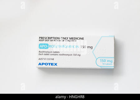 Close up d'APO-Roxithromycin biotiques contre anti isolé sur fond blanc Banque D'Images
