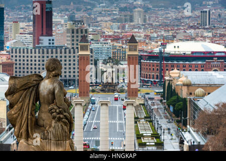 Vue sur la Plaza de España (Barcelone) et sur les toits de la ville du musée des arts de Catalogne, Espagne. L'Europe. Banque D'Images