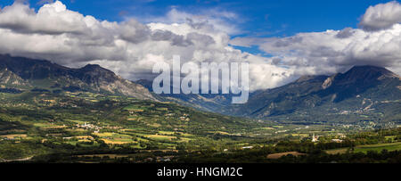 Chabotte plaine dans la vallée du Champsaur, Alpes, France Banque D'Images