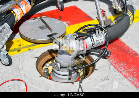 La goulotte de remplissage du réservoir, camion, avion, aéroport, carburant, avion, aile, kerosin, kérosène, essence, Aéroport Munich, muc, rampe, la protection de l'environnement, Banque D'Images