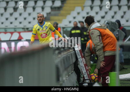 Turin, Italie. 12 Février, 2017. Ahmad Benali (Pescara) au cours de la série d'un match de football entre Torino Fc et Pescara Calcio. Credit : Massimiliano Ferraro/Pacific Press/Alamy Live News Banque D'Images