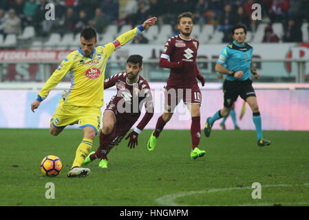 Turin, Italie. 12 Février, 2017. Ledian Memushaj (Pescara) en action au cours de la série d'un match de football entre Torino Fc et Pescara Calcio. Torino gagne 5-3 sur Pescara. Credit : Massimiliano Ferraro/Pacific Press/Alamy Live News Banque D'Images