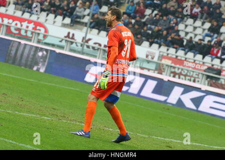 Turin, Italie. 12 Février, 2017. Albano Benjamin Bizzarri (Pescara) au cours de la série d'un match de football entre Torino Fc et Pescara Calcio. Torino gagne 5-3 sur Pescara. Credit : Massimiliano Ferraro/Pacific Press/Alamy Live News Banque D'Images