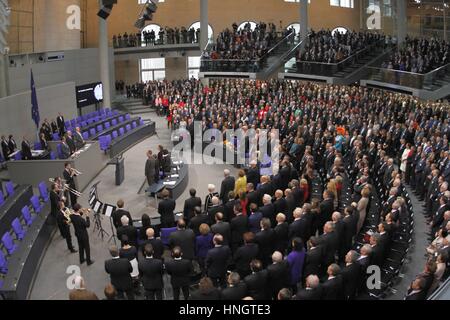 Berlin, Allemagne. 12 février 2017. Un moment de la 16e Assemblée fédérale en 2017 dans le bâtiment du Reichstag. L'Assemblée fédérale se compose de tous les 630 membres du Bundestag ainsi que d'autres 630 membres qui sont délégués par les parlements des pays. Le président du Bundestag Norbert Lammert Le professeur appelle l'Assemblée fédérale et conduit la réunion. L'élection du Président Fédéral a lieu dans le bâtiment du Reichstag à Berlin. Credit : PACIFIC PRESS/Alamy Live News Banque D'Images