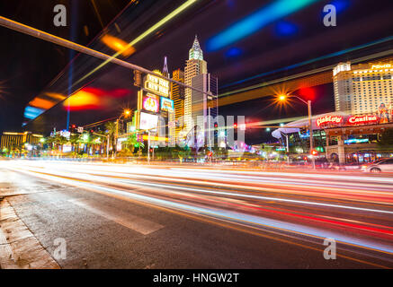 Las Vegas Nevada, USA.07/28/16 : vue panoramique de la ville de Las Vegas de nuit avec éclairage,trafic,las vegas Nevada, USA. Banque D'Images