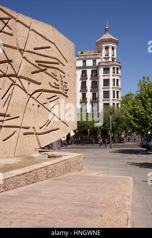 Sculptures en pierre de la Plaza de Colon à Madrid, Espagne. Banque D'Images