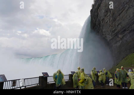 Journey behind the falls, plate-forme, Horseshoe Falls View, automne, Niagara Falls, Ontario, canada Banque D'Images