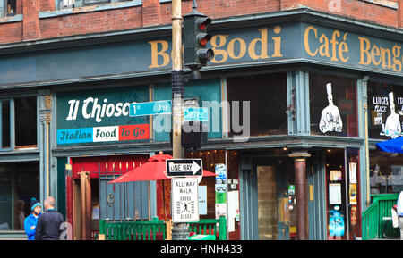 Angle de la 1re Avenue et Cherry St, Seattle, Washington USA Banque D'Images