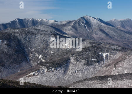 Vue sur montagne à partir de la deuxième piste dans les Montagnes Blanches du New Hampshire, USA. Banque D'Images