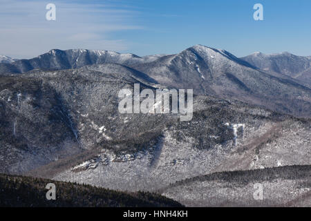 Vue sur montagne à partir de la deuxième piste dans les Montagnes Blanches du New Hampshire, USA. Banque D'Images