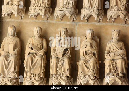 Les vieillards de l'Apocalypse. Portail de la Vierge. 13ème siècle. Gothique. Cathédrale Saint-Etienne. Metz. Saint Stephen de la Cathédrale de Metz. Banque D'Images