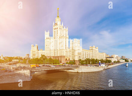 Le gratte-ciel stalinien sur le remblai Kotelnicheskaya à Moscou, Russie Banque D'Images