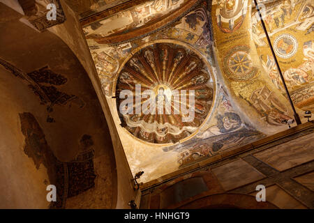 ISTANBUL, TURQUIE - le 23 décembre 2015 : mosaïque de la Vierge Mère avec enfant, north dome du narthex intérieur dans l'église du Saint Sauveur à Chora, Istanbul, Turquie Banque D'Images