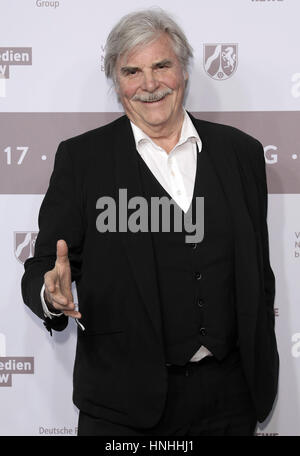 Berlin, Allemagne. 12 Février, 2017. L'acteur Peter Simonischek arrive à la réception de la Rhénanie-du Nord-westphalie 67e festival international du film de Berlin, Allemagne, 12 février 2017. Photo : Jörg Carstensen/dpa/Alamy Live News Banque D'Images