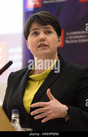 Londres, Royaume-Uni. 13 févr. 2017. Conservateur écossais et chef du Parti unioniste, Ruth Davidson fait un discours à l'Union européenne après l'affaire Brexit et frais pour le Royaume-Uni à la suite du référendum vote de quitter l'Union européenne. Credit : Vickie Flores/Alamy Live News Banque D'Images