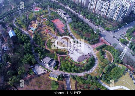 Chongqing, Chongqing, Chine. 14Th Feb 2017. Le parc en forme de violon dans le sud-ouest de la Chine, Chongqing, February 14th, 2017. Le concepteur du parc allie éléments de la musique et les loisirs, ce qui rend le parc ressemble à un violon. Crédit : SIPA Asie/ZUMA/Alamy Fil Live News Banque D'Images