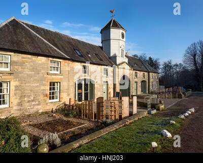 L'ancien bloc stable maintenant le Falkland Center for Stewardship À la propriété Falkland près de Falkland Fife Ecosse Banque D'Images