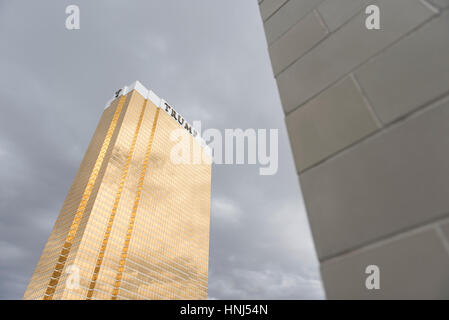 Trump International Hotel à Las Vegas, Nevada, est considéré le 10 février 2017. (Photo de Jason Ogulnik) Banque D'Images