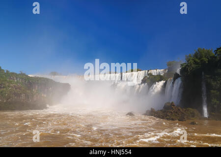 Les plus grandes chutes d'eau sur la terre, situé à la frontière du Brésil, l'Argentine et le Paraguay. D'Iguazu, l'Amérique du Sud Banque D'Images