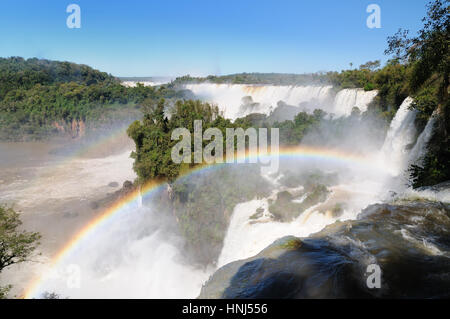 Les plus grandes chutes d'eau sur la terre, situé à la frontière du Brésil, l'Argentine et le Paraguay. D'Iguazu, l'Amérique du Sud Banque D'Images