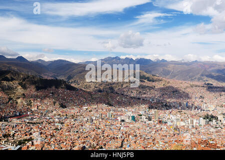 La Paz - la capitale de la Bolivie. La construction de la ville adhérer aux parois du canyon et spectaculary déversement vers le bas. La photo prese Banque D'Images