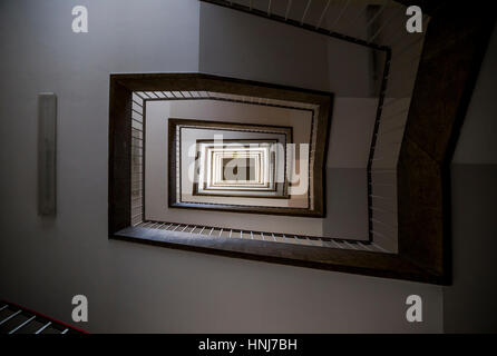 Escalier dans l'Aéroport de Tempelhof, Berlin, Allemagne. Banque D'Images