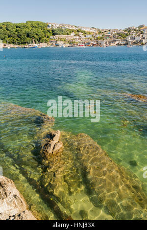 À la recherche de l'autre côté de la rivière Fowey Fowey / Harbour à Polruan. south Cornwall, Angleterre, Royaume-Uni. Banque D'Images