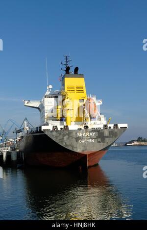 Lorient, France - 16 décembre 2016 : Transporteur de produits "Ray" s'acquitter de cette cargaison dans le terminal pétrolier de Lorient, France Banque D'Images