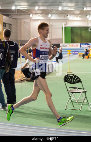 Tom Bosworth's pieds quittent le sol alors qu'il établit un record britannique dans le 5000m marche à l'intérieur d'athlétisme britannique à des essais de l'équipe l'Institut Français Banque D'Images