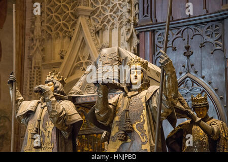 Tombe de Christophe Colomb dans la cathédrale de Séville espagne giralda Banque D'Images